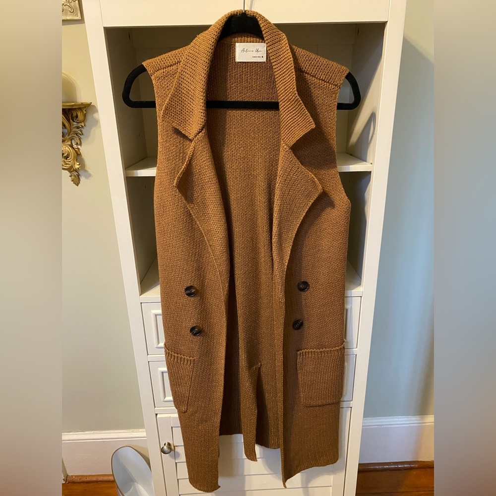 Active USA Camel Knit Long Vest, size M, EC.